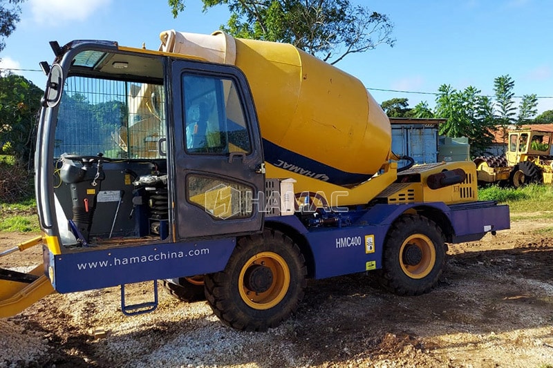 Le nouveau modèle de bétonnière autochargeuse HMC400 fonctionne à NUKUALOFA, TONGA
