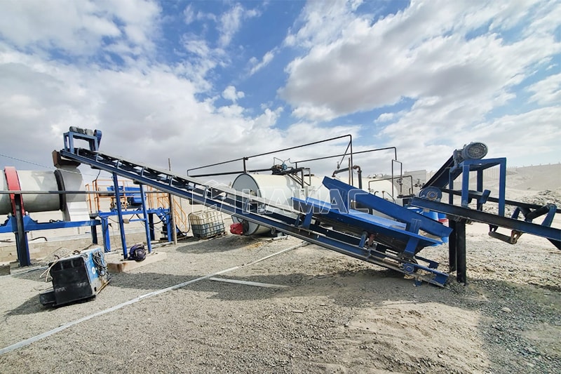 La centrale de malaxage d'asphalte de type continu fonctionne à Ica, au Pérou