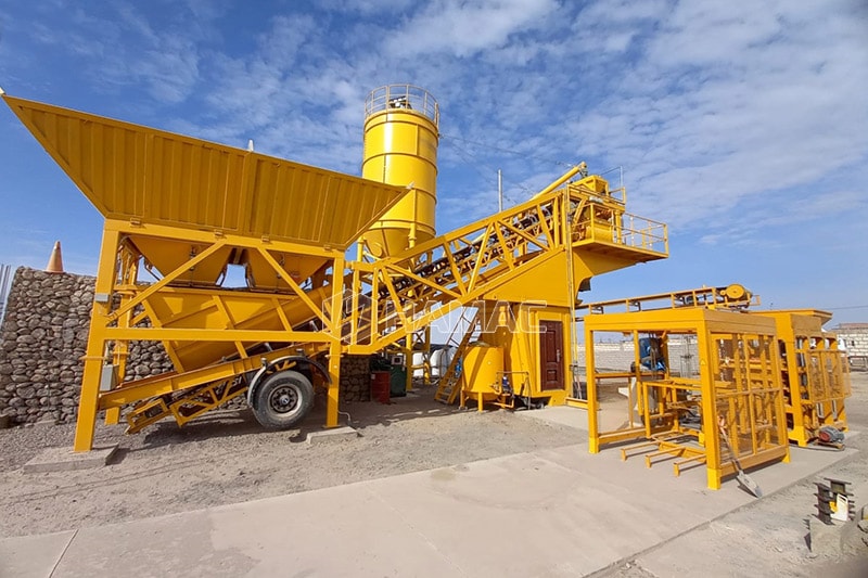 La centrale à béton mobile YHZS35 fonctionne à Arequipa, au Pérou