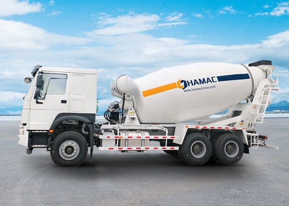 Camion malaxeur à béton