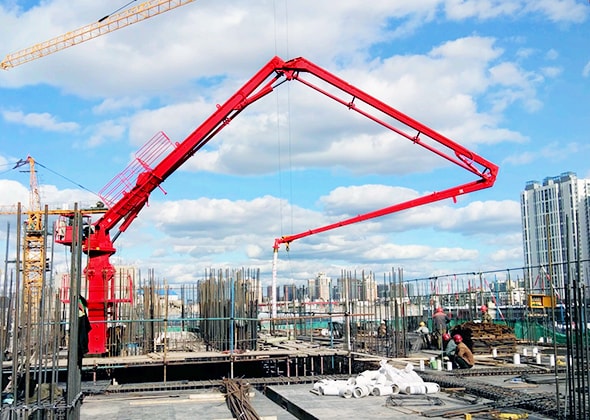 Boom de placement de béton auto-grimpant