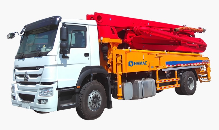Pompe à flèche en béton montée sur camion